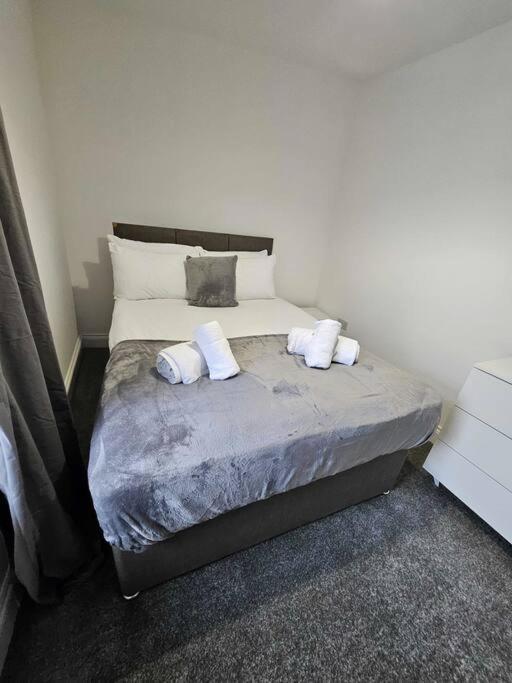 Fully Equipped Kitchen, Double Room Neath Kültér fotó